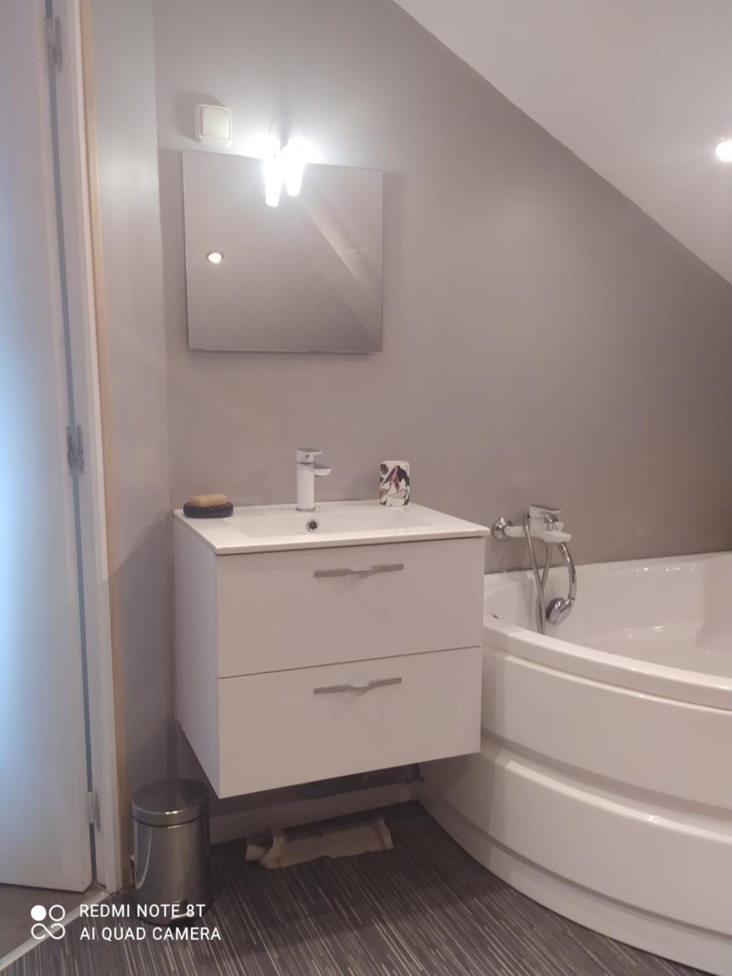 Petit Appartement Dans Une Maison Individuelle 勒唐蓬 外观 照片