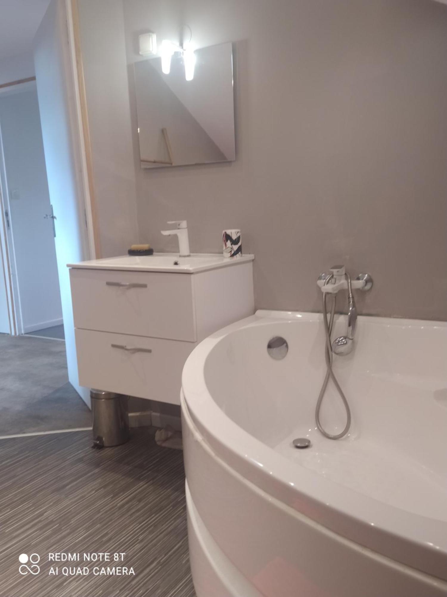 Petit Appartement Dans Une Maison Individuelle 勒唐蓬 外观 照片